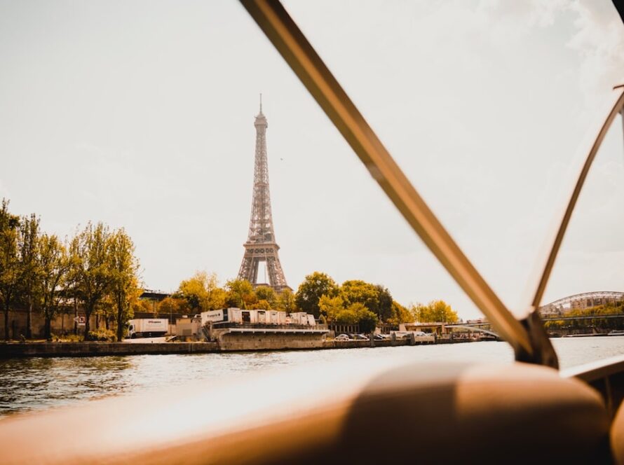 proposal-boat-paris