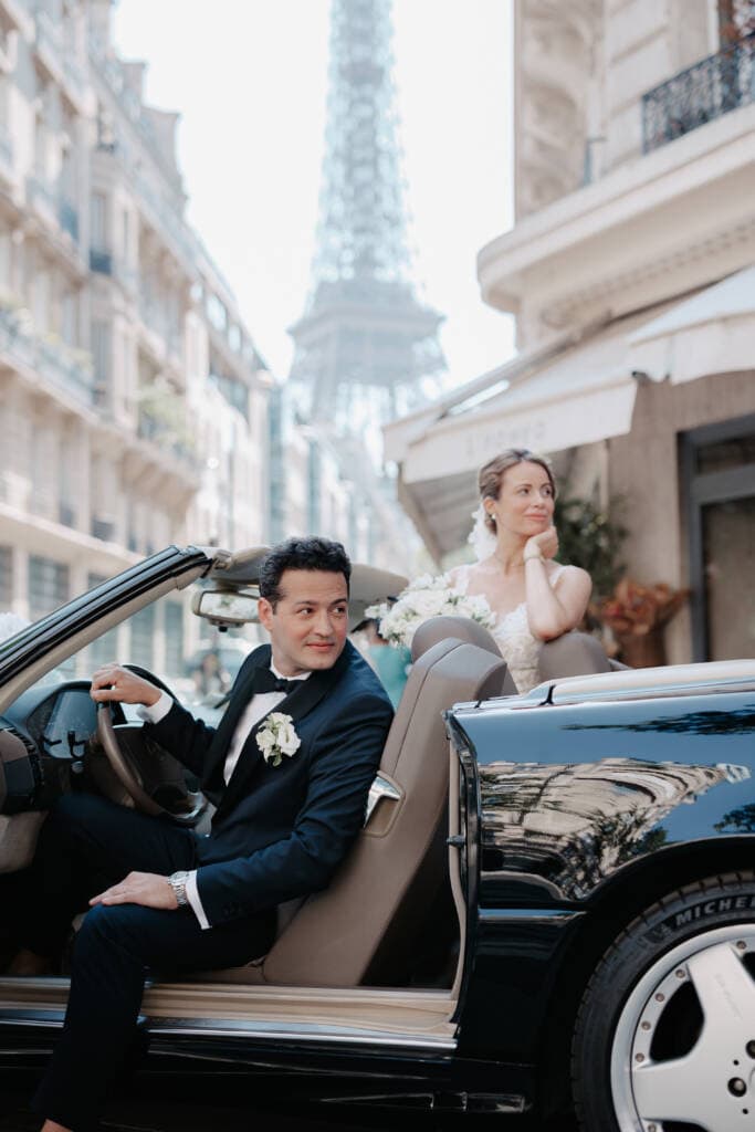 Luxury wedding planner in Paris organizing high-end celebrations with Eiffel Tower view